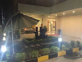Uptown Hotel Yangon 3*,