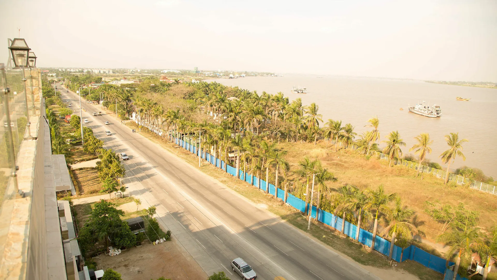 Uptown Hotel Yangon 3*,